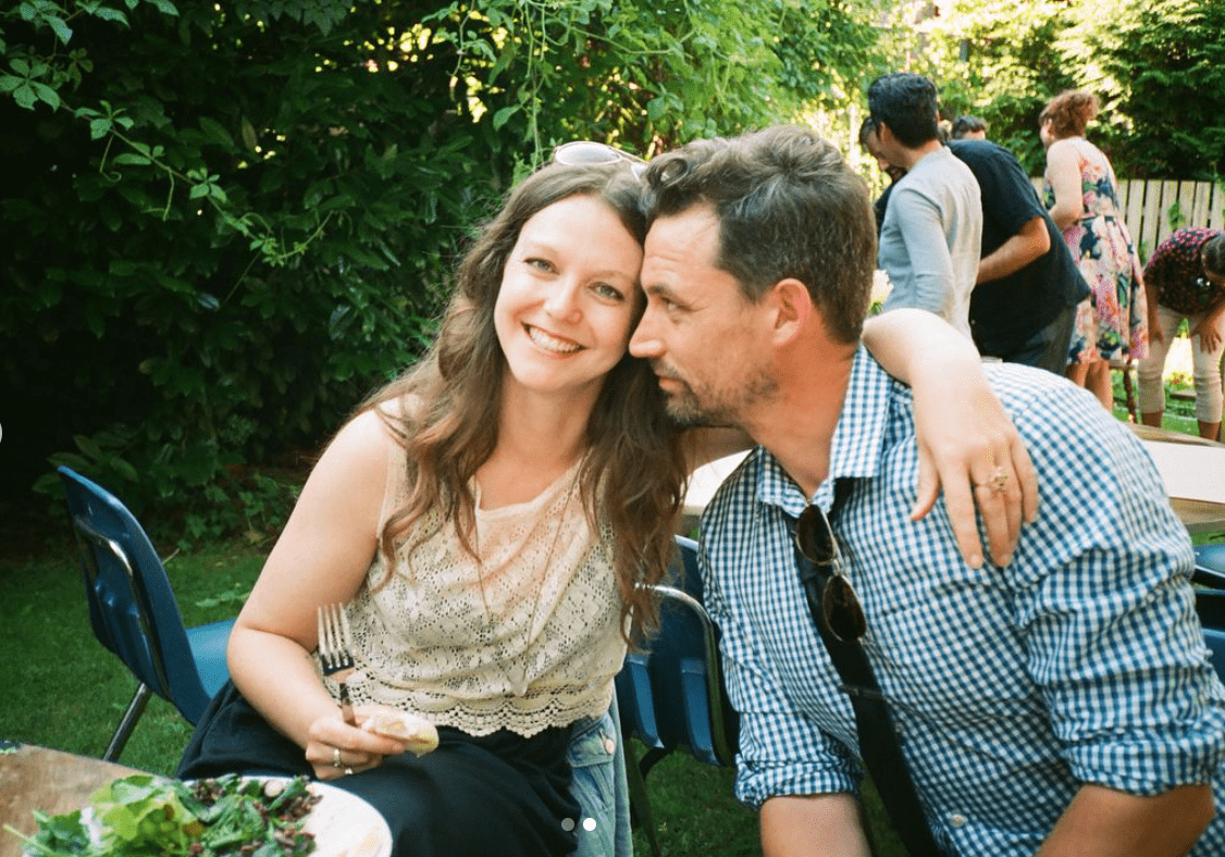 Chelsea and Taylor at the outdoor dinner party